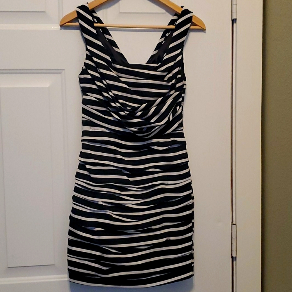 🎉Buy any 3 with this emoji for $15 Express black and white dress